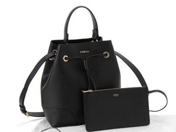 美品 FURLA ステイシー