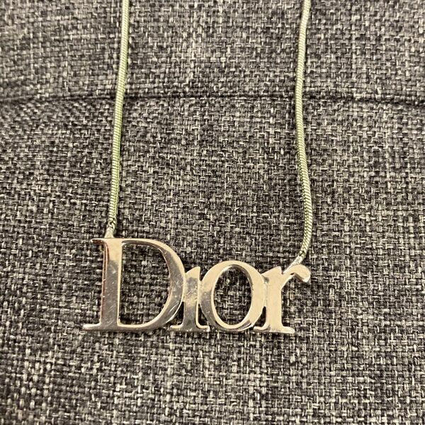 Christian Dior クリスチャンディオール アクセサリー ネックレス ロゴ シルバーカラー ファッション オシャレ