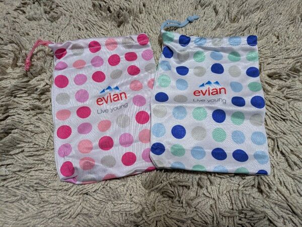 L0601 evian エビアン 巾着 2個セット ピンク ブルー ノベルティ 非売品