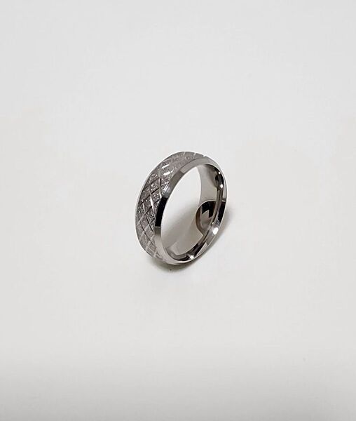 メンズ ダイヤ模様 マットシルバー色 チタンスチール リング 指輪 合金素材 幅8mm ファッション アクセサリー 26〜27号