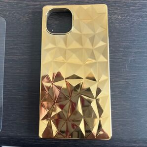 iPhone13/14用ケース ゴールド 幾何学模様 光沢