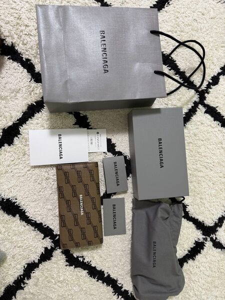 バレンシアガ モノグラム 長財布