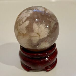 桜アゲート フラワーメノウ 瑪瑙 スフィア 丸玉 天然石 置物インテリア 風水晶 小物ファッション ゴールド 水晶 原石