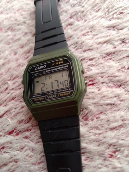 期間限定値下げさせて頂きます。CASIO チープカシオ 腕時計 F-91W オリーブグリーン系?