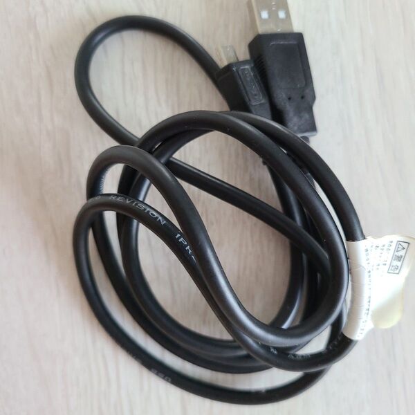 USB A to Mini Bケーブル 黒USBケーブル