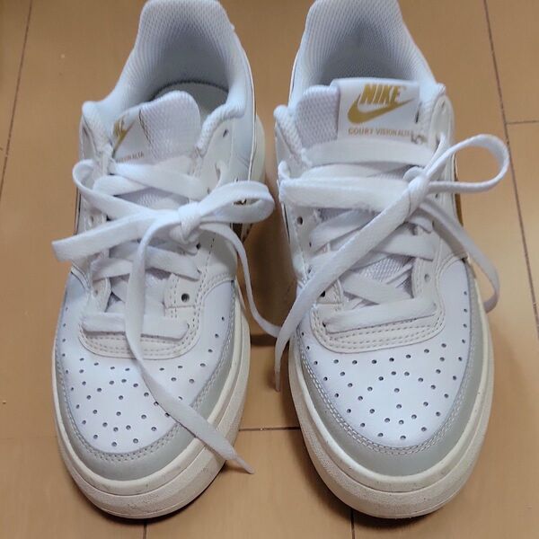 NIKE COURT VISION ALTA スニーカー 白