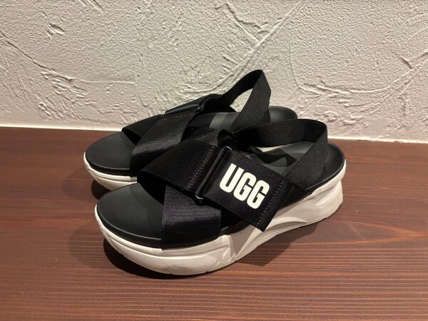 美品 ugg アグ 厚底 サンダル シューズ 25.5cm 25cm ブラック スポーツ 黒