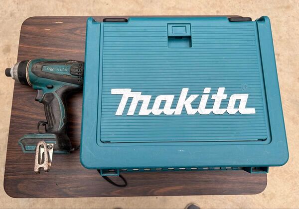 Makita 14.4V 充電式インパクトドライバー TP131DRGX 【ジャンク品】
