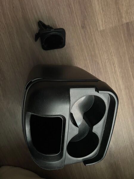 車載ゴミ箱と車載スマホホルダー
