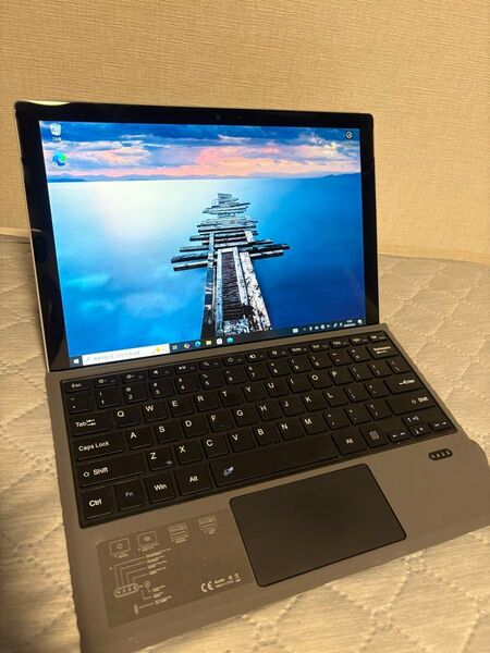 Surface Pro 5 m3-7Y30 メモリ4GB ストレージ128GB