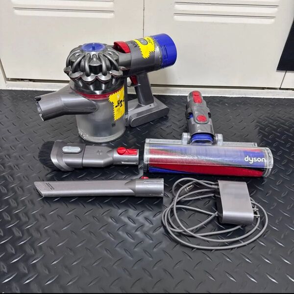 dyson ダイソン 掃除機 コードレスクリーナー 充電ケーブル、ノズル付き! 動作確認済 V7 fluffy