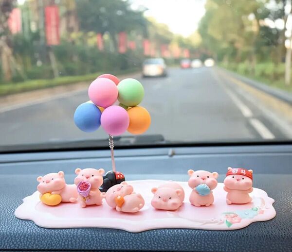 車 飾り 可愛い 豚 カーアクセサリー 車内 装飾 ピンク インテリア ミニチュア かわいい 置物 ブタ 風船 カー