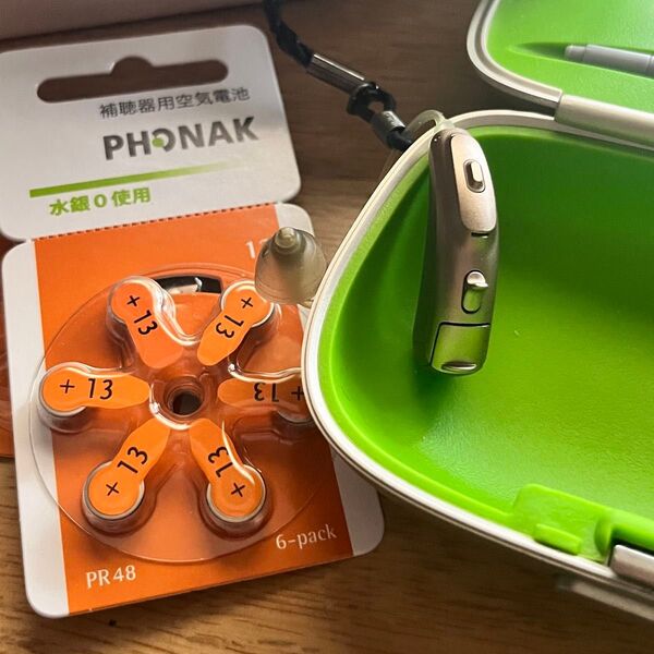 Phonak 補聴器と空気電池PR48