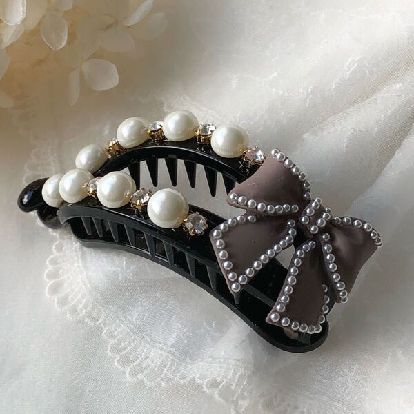 大人可愛い パール リボン ビジュー バナナクリップ ヘアクリップ グレージュ