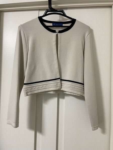 《M Maglie le cassetto》バイカラーボレロカーディガン ベージュ 9号