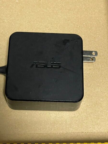 ASUS AC アダプタ W15-065N1A 3.42A 5.5x2.5mm
