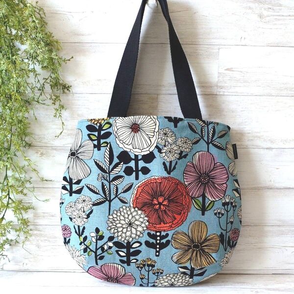 ちょっと大きめ♪花柄トートバッグ ハンドメイド ショルダーバッグ グラニーバッグ バルーン サブ バッグ 北欧 くすみブルー