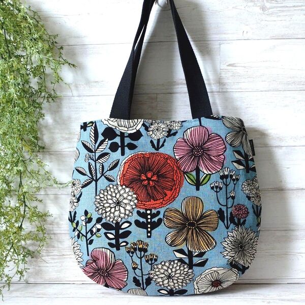 ちょっと大きめ♪花柄トートバッグ ハンドメイド ショルダーバッグ グラニーバッグ バルーン サブ バッグ 北欧 くすみブルー**