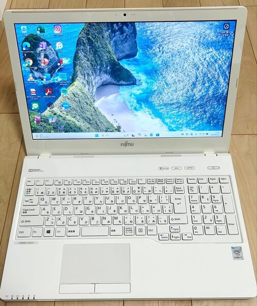 富士通 Corei7クワッドコア 16GB 新品SSD 500GB ノートパソコン Windows11 Office2024