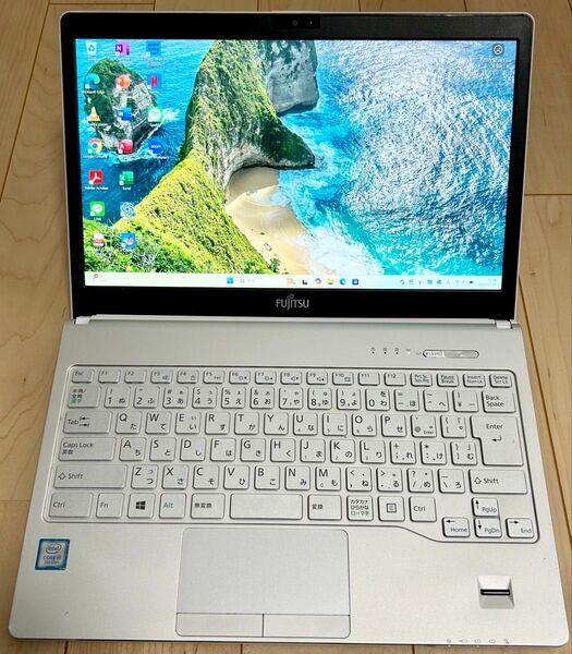富士通 ホワイト Corei5 8GB SSD 500GB オフィス Windows11 フルHD