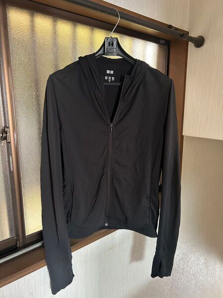 ユニクロ エアリズムUVカットパーカー 黒 M
