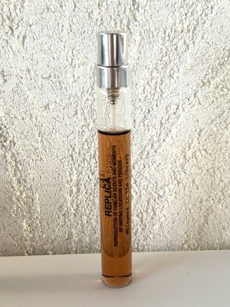 メゾン マルジェラ◆ウィスパー イン ザ ライブラリー 10ml 香水
