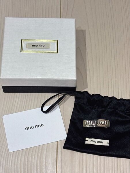 正規品 MIUMIU ミュウミュウ クリスタルミニバレッタ ヘアクリップ アクセサリー