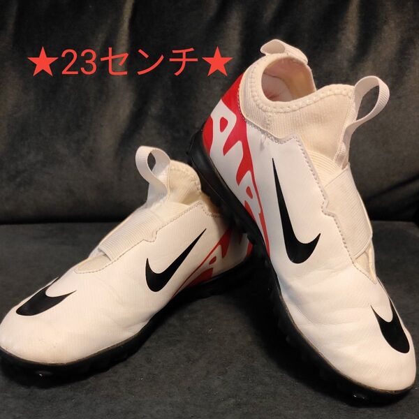 ナイキ サッカートレーニングシューズ 23cm ホワイト/レッド