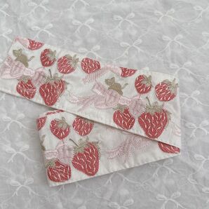 いちごとリボン柄刺繍リボン(白) 1mカット済み