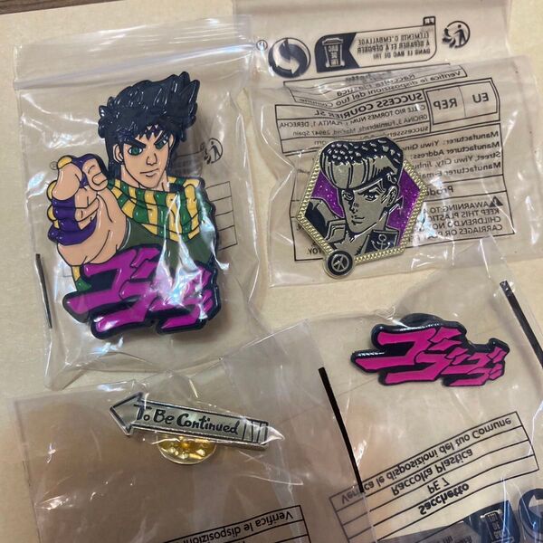 新品ジョジョの奇妙な冒険 ピンバッチ4個セット ゴゴゴゴ 東方仗助 ジョナサン ジョセフ