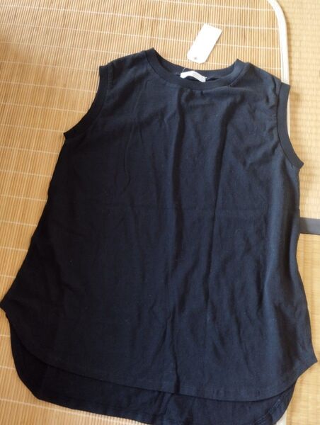 ☆札付き新品!黒ブラック ノースリーブトップス♪Tシャツ♪フリーサイズ表示♪ カットソー