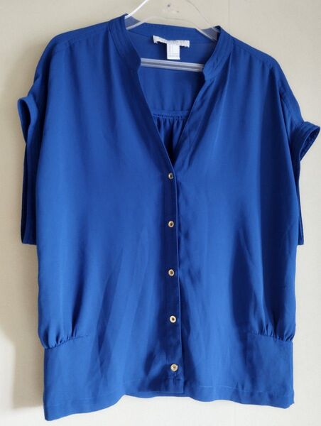 ☆フォーエバー21♪シフォン風シャツブラウス♪ペールブルーカラー♪Sサイズ表示(Mに近い)♪超美品!
