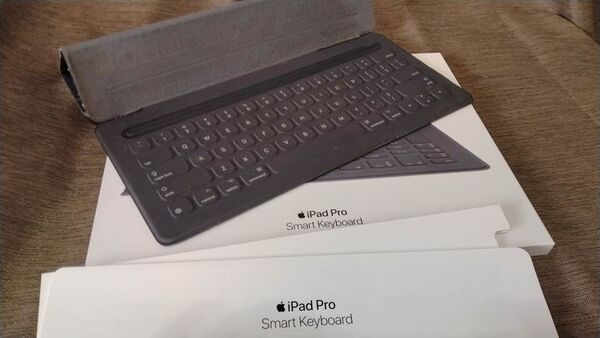 【ジャンク】apple純正 iPad Pro 12.9インチ 第1・第2世代用 スマートキーボード