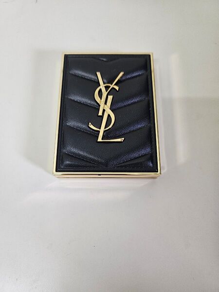 YSL イヴ・サンローラン クチュールミニクラッチ アイシャドウ 710