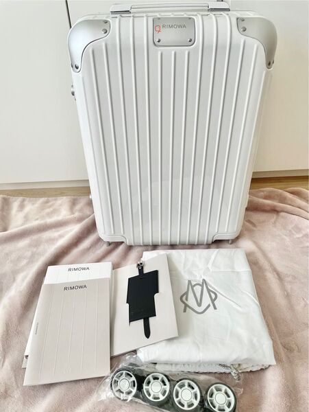 【訳あり】未使用 RIMOWA HYBRID リモワ ハイブリッド キャビン S ホワイト 白 スーツケース キャリーケース