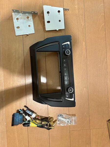 BMW F20 116i ナビ/オーディオ 取り付けキット Pb製