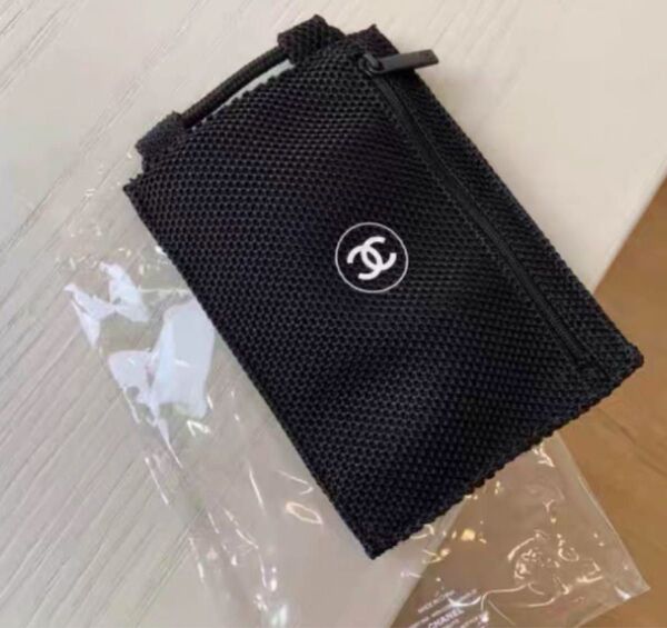 新品未使用シャネル 最新パスポートケース メッシュミニポーチノベルティ 黒