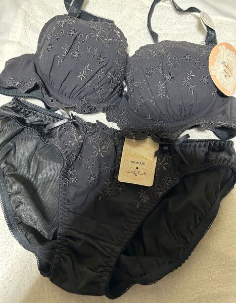 レディース ブラジャー ブラ d70 下着 タグ付き 未使用 新品 レース ワイヤー付き M ドルチェフィオラ ブラック Mサイズ