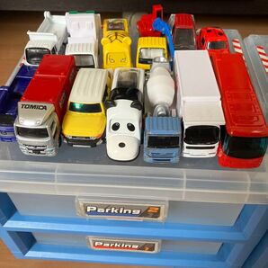 TOMICA トミカのミニカーと収納ボックスセット