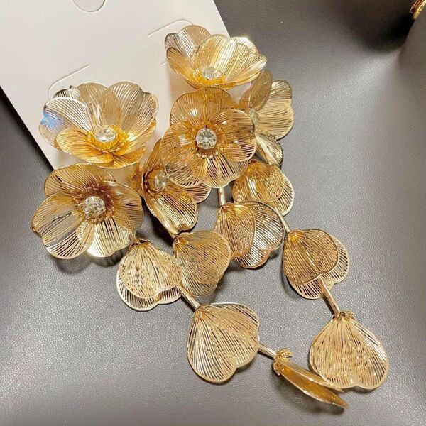 ピアス 花びら ピンクゴールド ロング おしゃれ 高級感 大ぶり 結婚式 フラワー お呼ばれ 華やか 上品 プレゼント ゴールド
