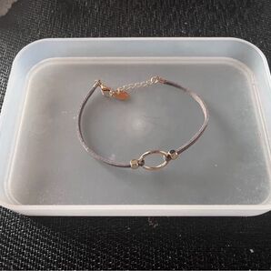 【新品】シンプルな合皮と金属製のブレスレット