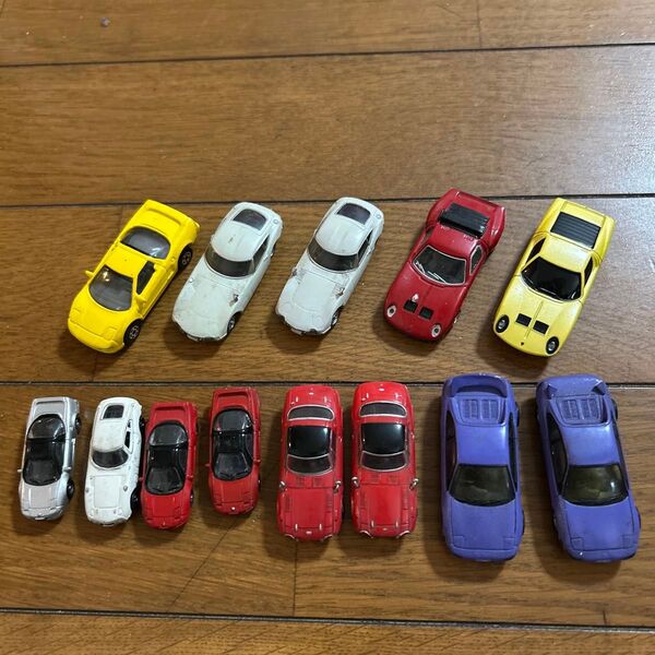 ミニカーまとめ売り 13台 赤 白 紫 黄