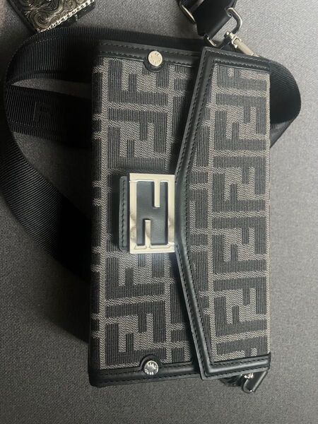 FENDI ショルダーバッグ クラッチバッグ ズッカ柄 FFロゴ