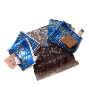 タイムセール美品BLUE BOTTLE COFFEEコラボエコバッグLサイズ &新品ブルーボトルコーヒータオルハンカチ2枚セット