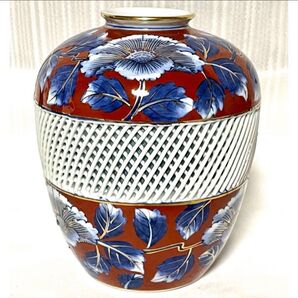 有田焼 琴峰 花瓶 陶器 赤と青の模様が美しい 中央部分透かし彫り