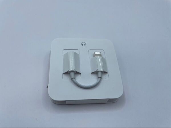 Apple純正 Lightning-3.5mm ヘッドフォンジャックアダプタ