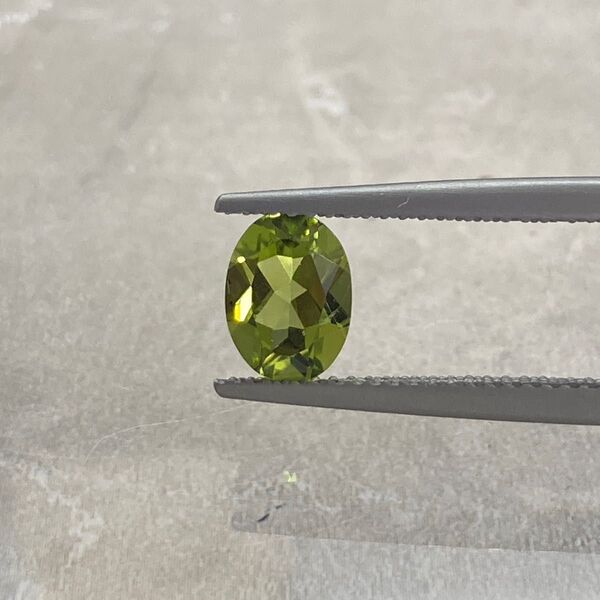 【高品質】天然石ペリドット ルース(裸石)1.35ct's