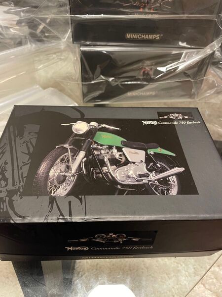 ミニチャンプス Norton Commando 750 fastback 模型 バイク
