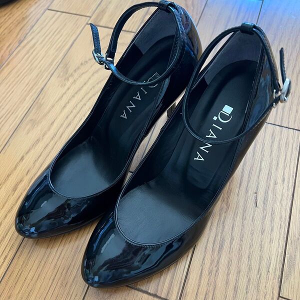【極美品】DIANA ダイアナ エナメルパンプス ストラップ付き 23.0センチ