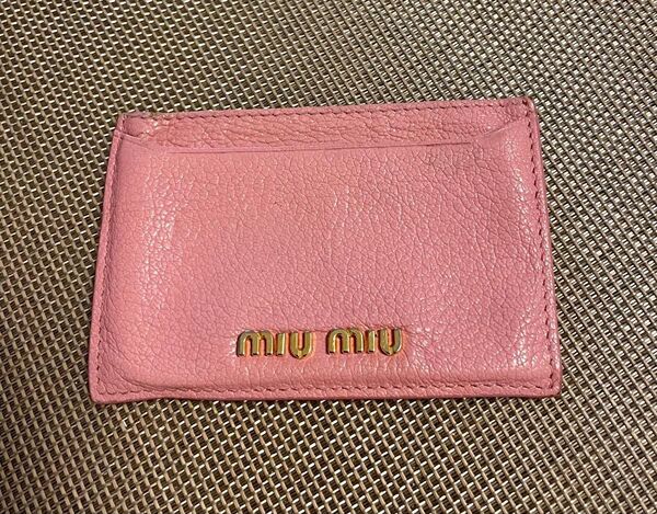 miumiu ミュウミュウ パースケース カード入れ